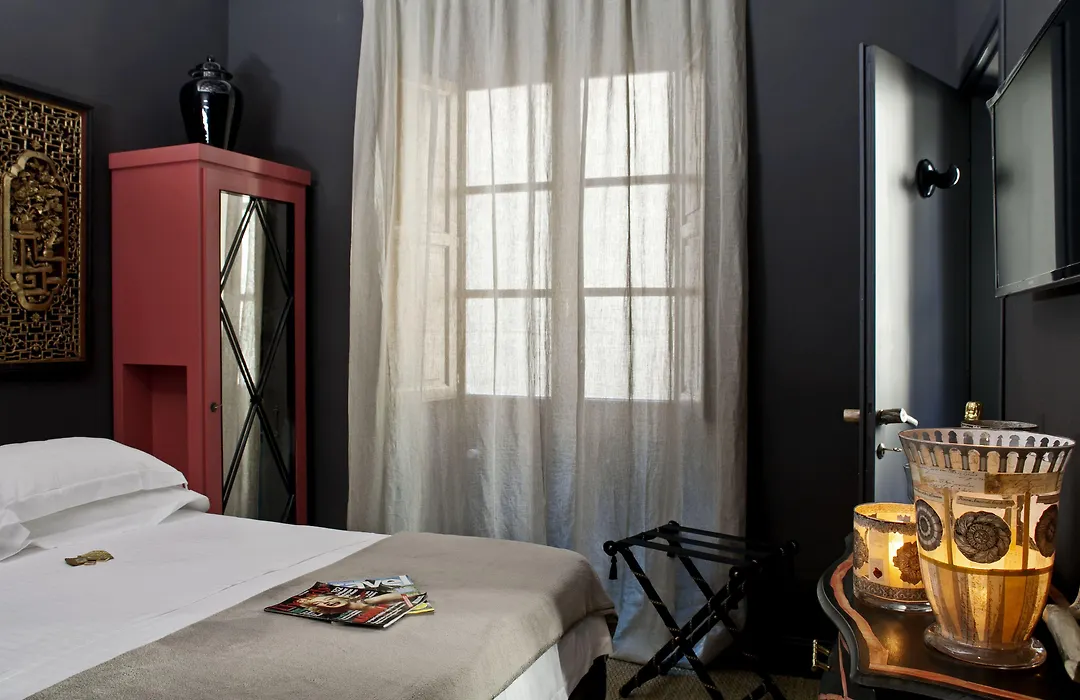 Porcellino Gallery Art Boutique Bb-1